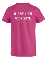 Clique Basic - T - Herren - bright cerise - beidseitig bedruckt -  Koordinaten - St. Ursula Realschule Dorsten
